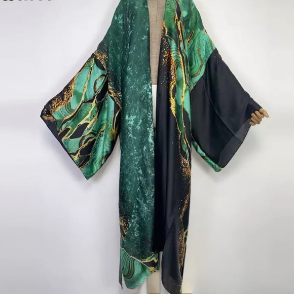 Dresses & Skirts - One sz fits most kimono / cover up